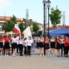 Modlitwa uwielbienia i taniec na strzyżowskim Rynku