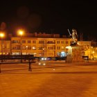 Rynek w Strzyżowie nocą zdjęcia