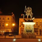 Rynek w Strzyżowie nocą zdjęcia