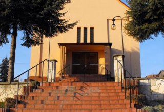 Kościół w Różance schody