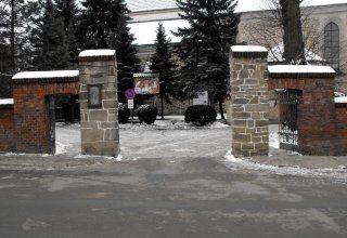 Brama kościoła w Strzyżowie