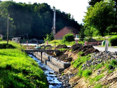 Zabezpieczanie osuwiska w Niewodnej