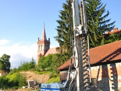 Zabezpieczanie osuwiska w Niewodnej