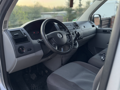 Wynajem Volkswagen Caravelle 2009r. Wersja 9 osobowa