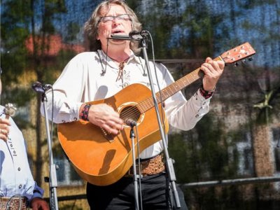 Zaśpiewaj, nagraj moją piosenkę. :)