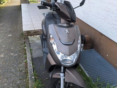 Sprzedam Peugeot Kisbee z 2022 roku, przebieg około 10 000 km.