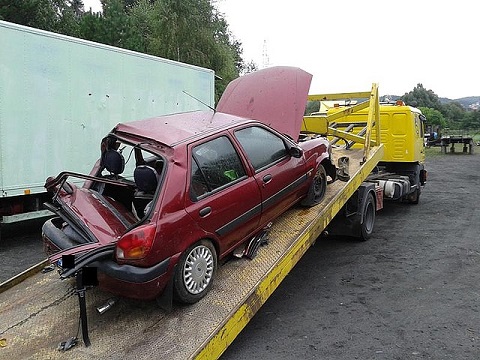 Ford dachował w Gliniku Dolnym