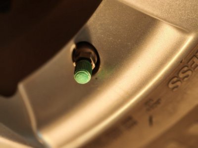 Felgi aluminiowe z oponami letnimi